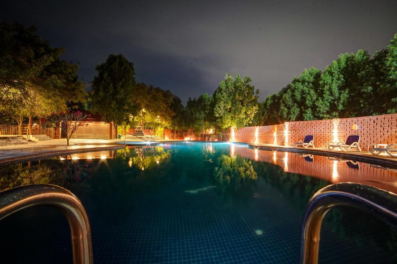 Brown Town Resort & Spa Hyderabad Eksteriør billede