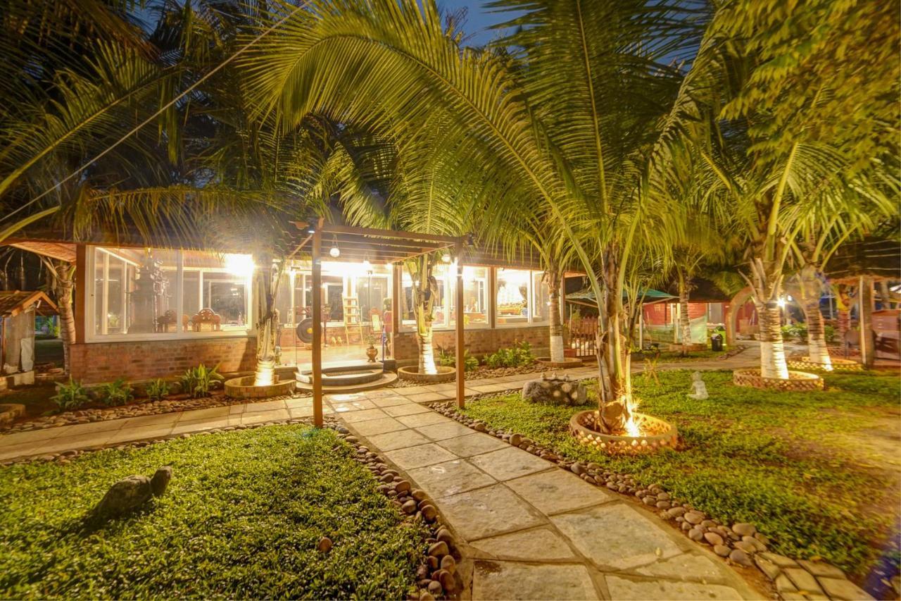 Brown Town Resort & Spa Hyderabad Eksteriør billede
