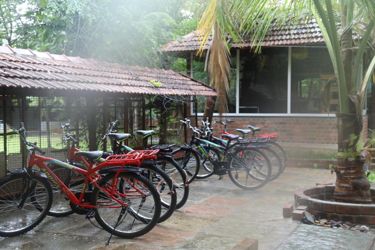 Brown Town Resort & Spa Hyderabad Eksteriør billede