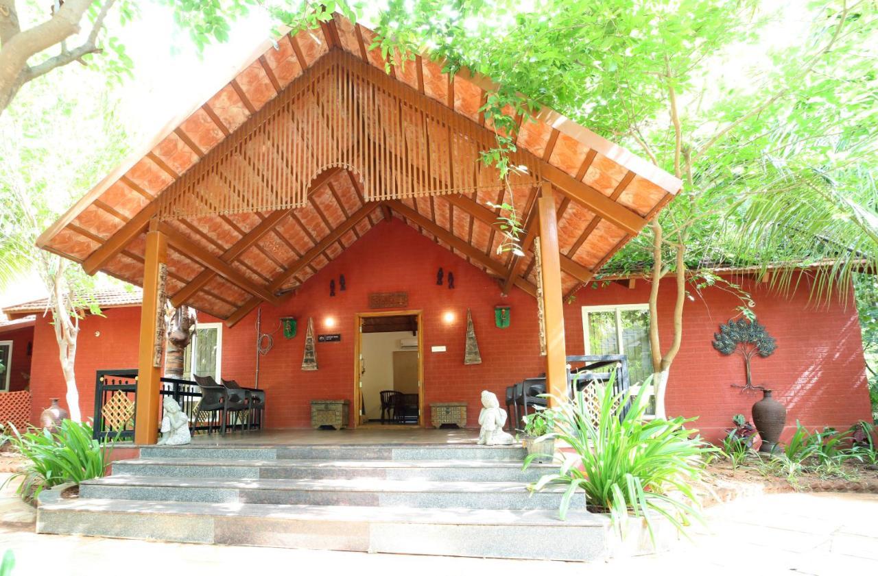 Brown Town Resort & Spa Hyderabad Eksteriør billede