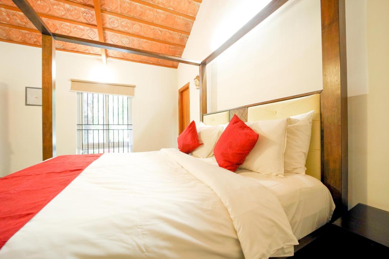 Brown Town Resort & Spa Hyderabad Eksteriør billede