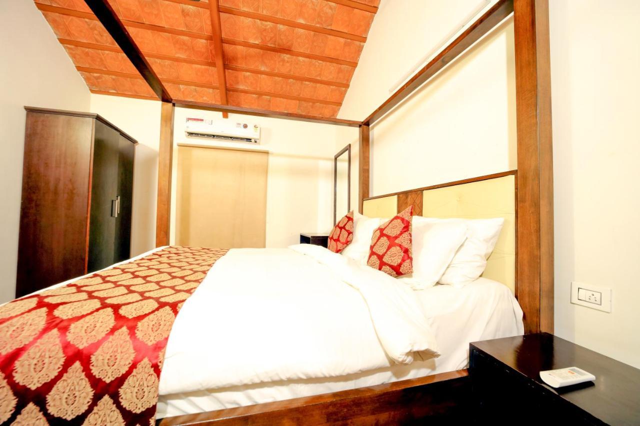 Brown Town Resort & Spa Hyderabad Eksteriør billede