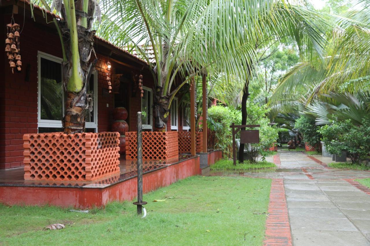 Brown Town Resort & Spa Hyderabad Eksteriør billede