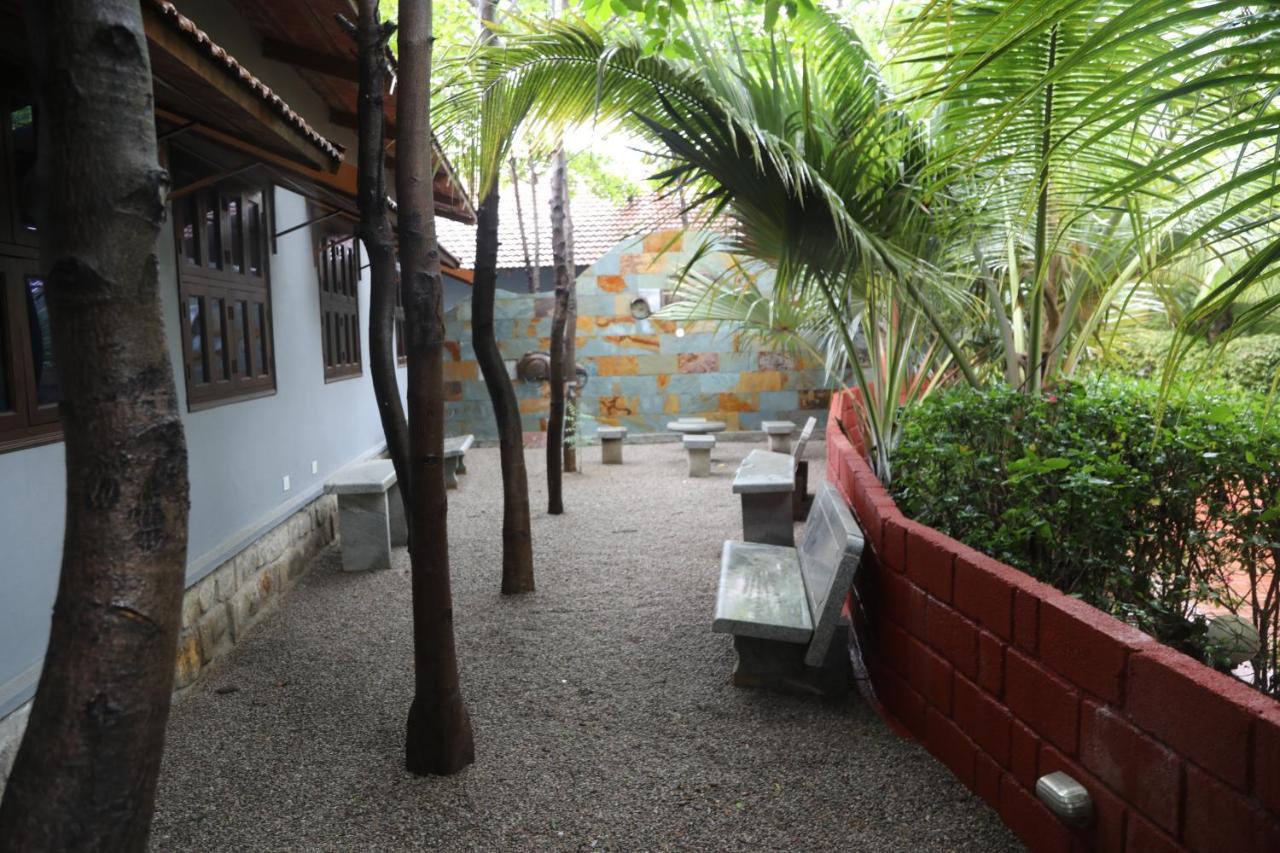 Brown Town Resort & Spa Hyderabad Eksteriør billede
