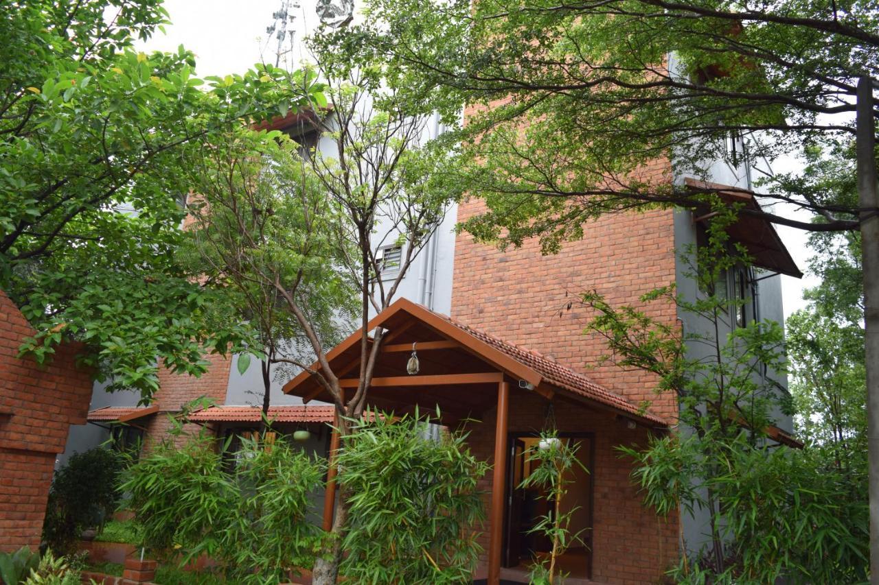 Brown Town Resort & Spa Hyderabad Eksteriør billede