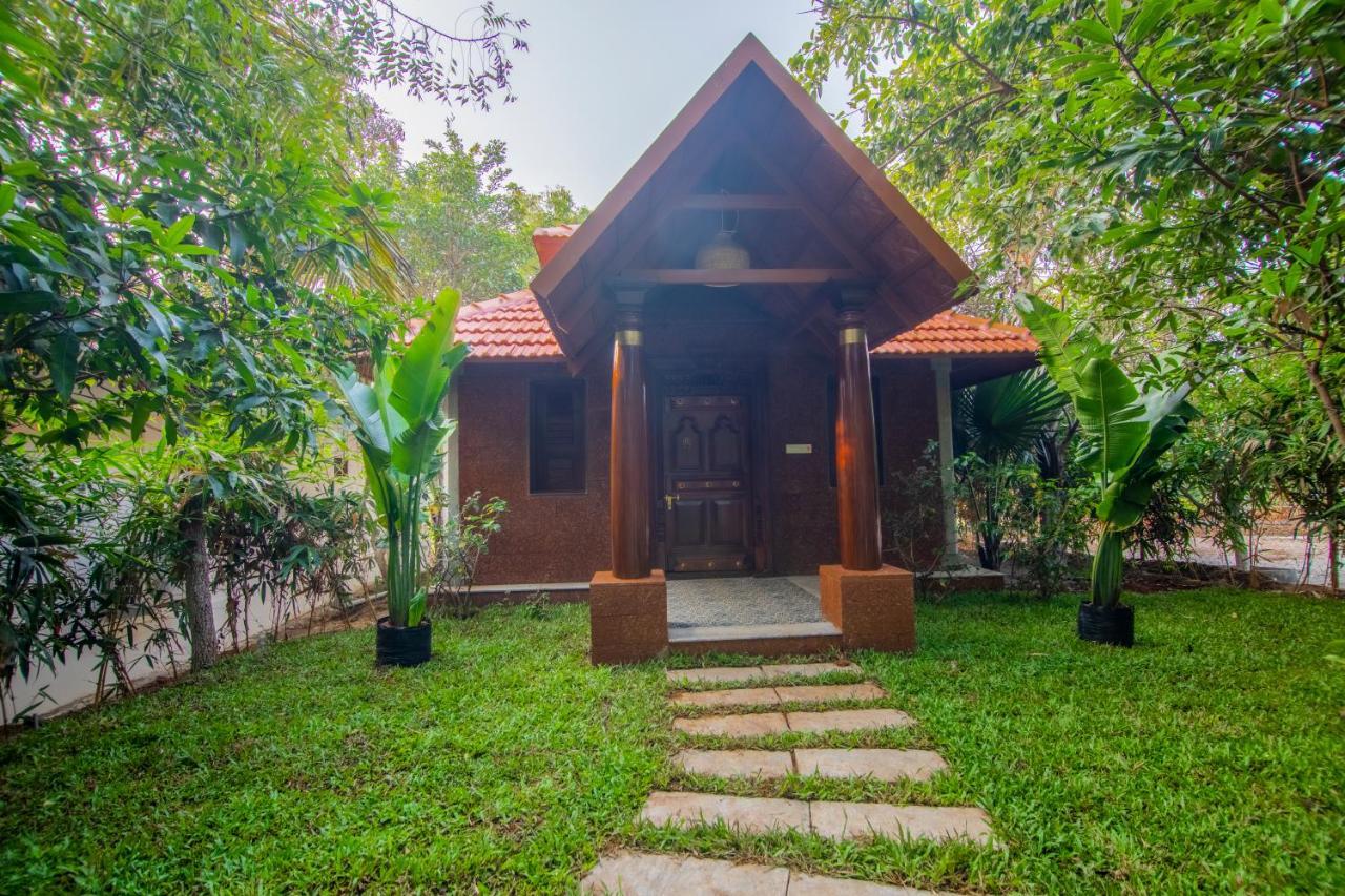 Brown Town Resort & Spa Hyderabad Eksteriør billede
