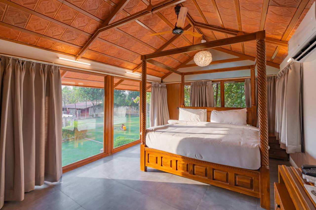 Brown Town Resort & Spa Hyderabad Eksteriør billede
