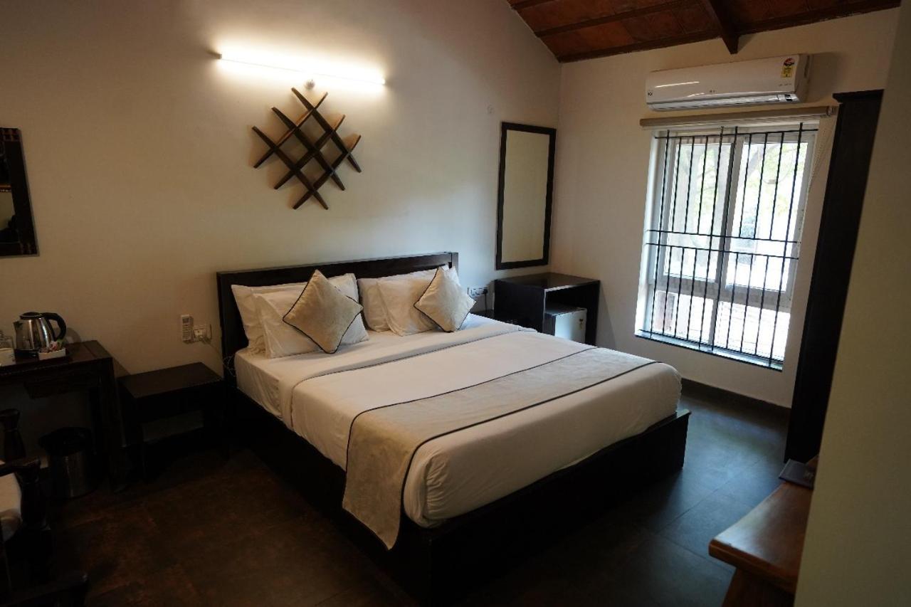 Brown Town Resort & Spa Hyderabad Eksteriør billede