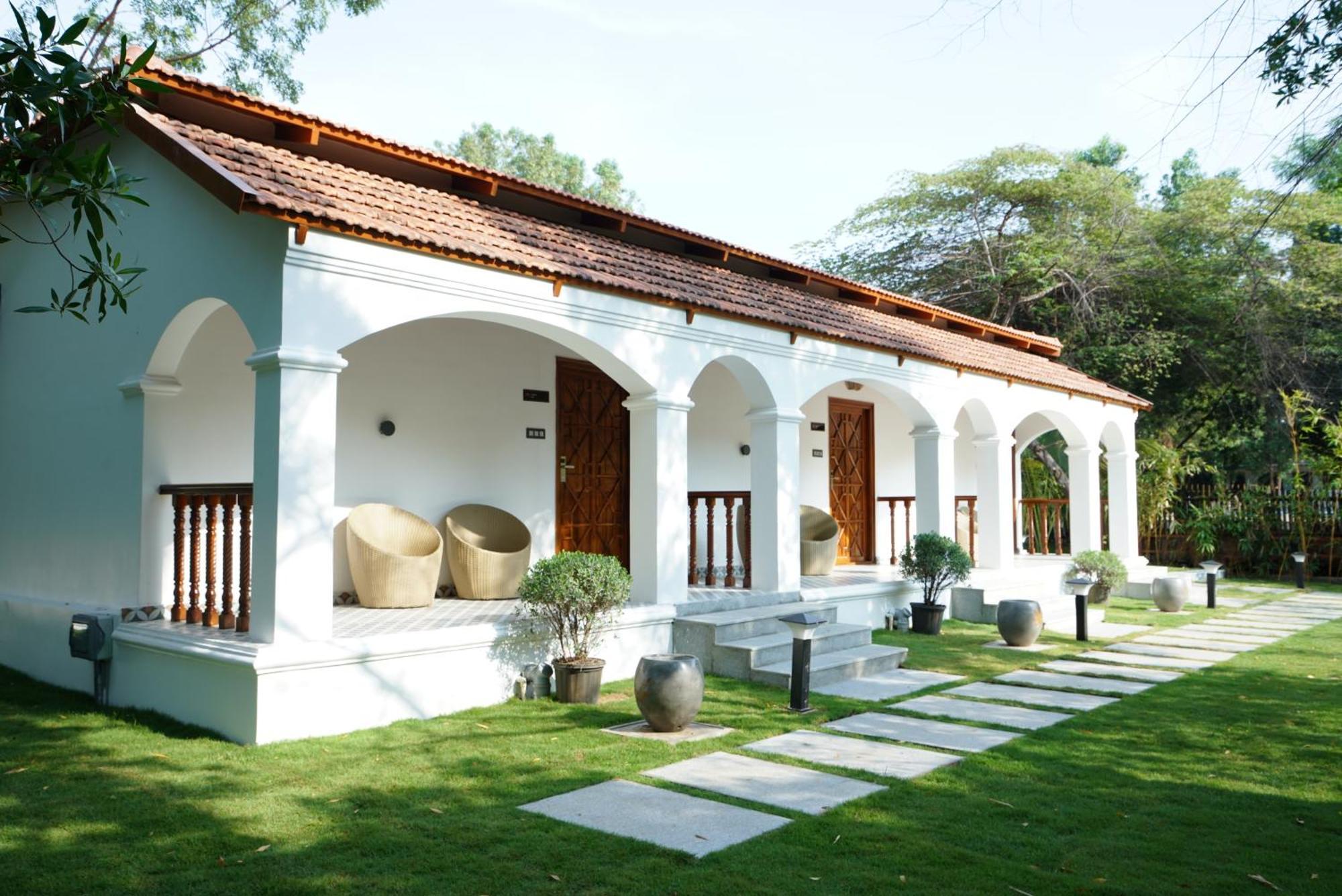 Brown Town Resort & Spa Hyderabad Eksteriør billede
