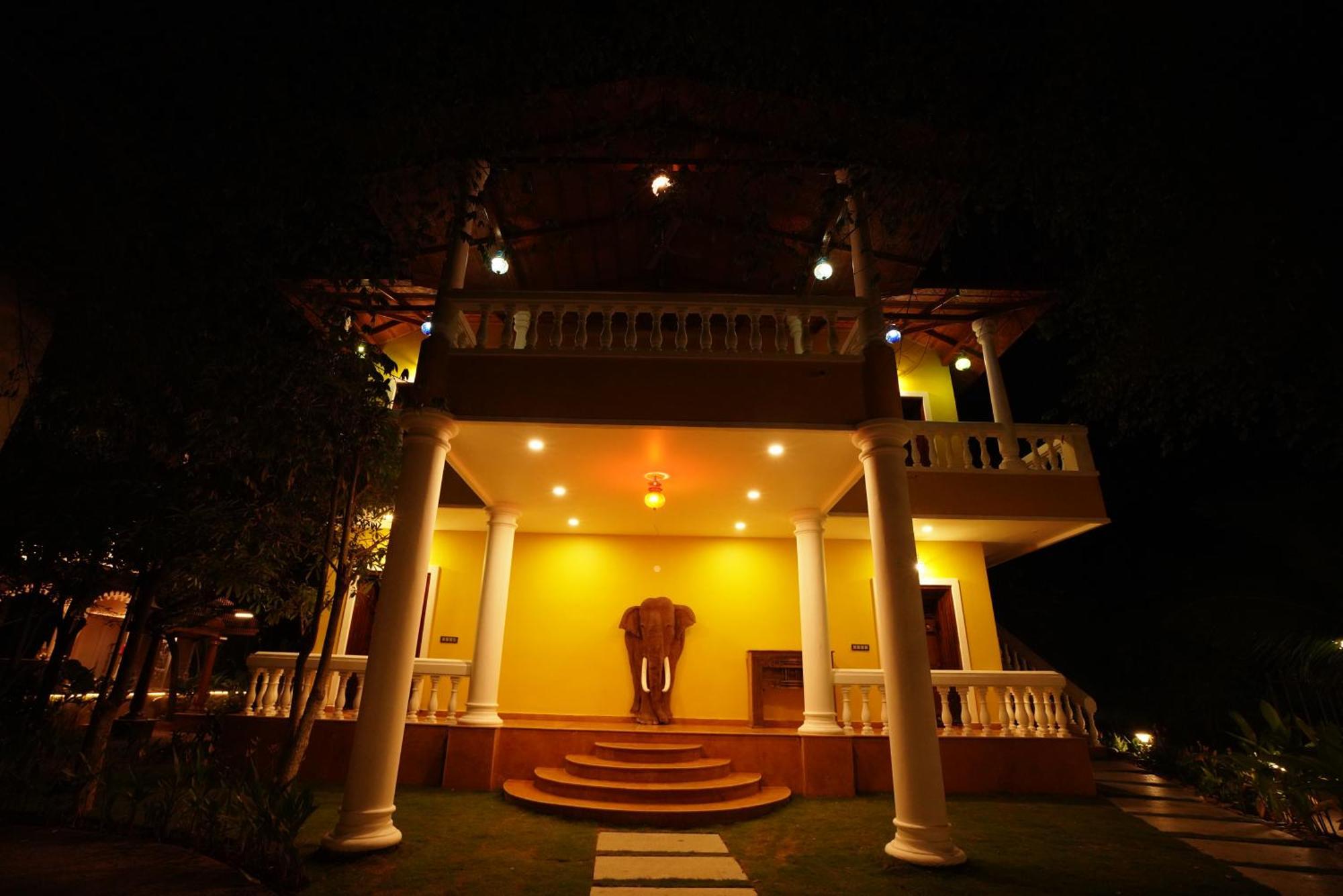 Brown Town Resort & Spa Hyderabad Eksteriør billede